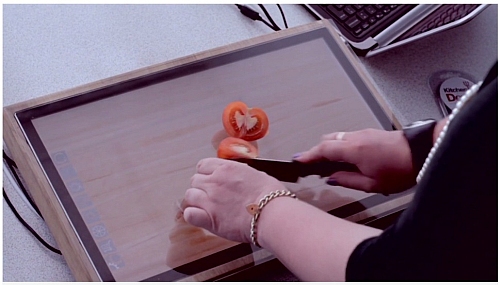 平板一秒变砧板 夏普推出可当切菜板的平板电