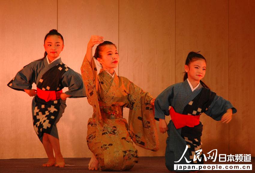 日本冲绳花族少女舞蹈团在北京举行公演