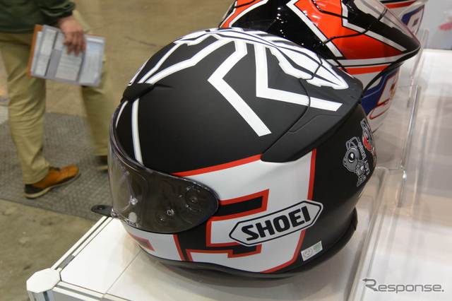 日本著名头盔制造商SHOEI携新型头盔亮相东京
