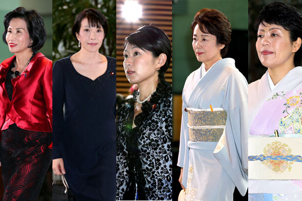 日本新内阁女性成员(左起)松岛绿,高市早苗,小渊优子,山谷惠里子