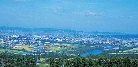 52 人民网东京10月15日电 据《每日新闻》报道,日本北海道深川市已