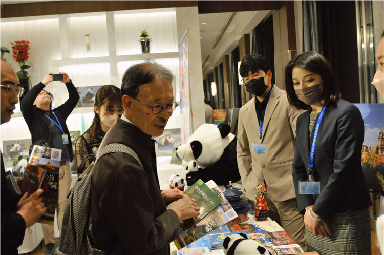 “熊猫友好交流之夜”活动在东京举行 中日友人共话两国友好使者