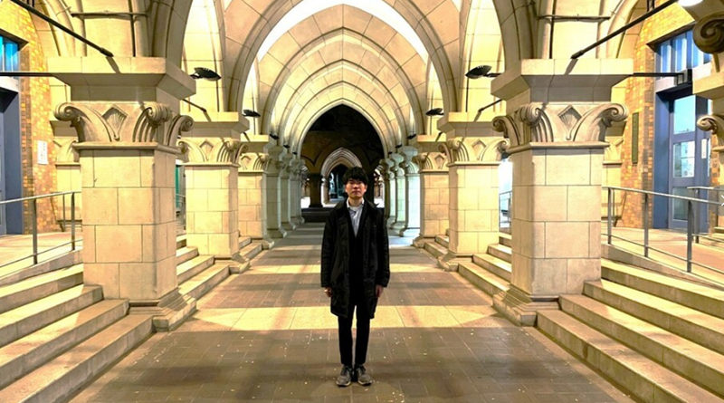 日本東京大學在校生淺野皓生。拍攝於本鄉校區。(圖片來源:《朝日新聞》)