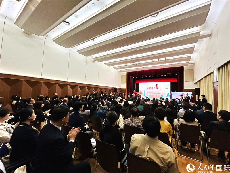 4月15日下午，第四屆“鏡彩中國——日本人眼中的中國攝影大賽”頒獎典禮在日本東京中國駐日本大使館舉辦。人民網 許可攝