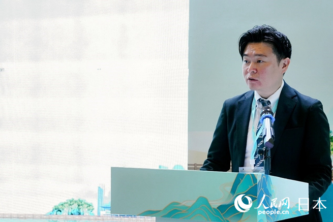 日中經濟協會業務部主任藏田大輔致辭。人民網 許可攝