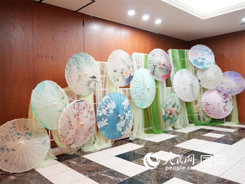 中國傳統油紙傘展。人民網記者 許可攝