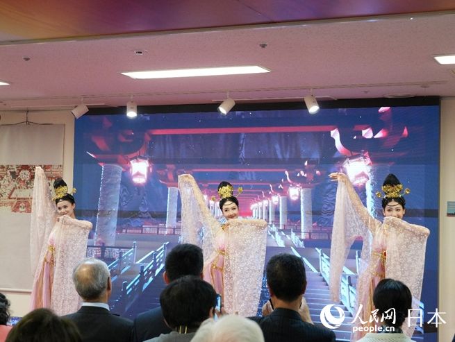 敦煌乐舞表演。人民网 许可摄