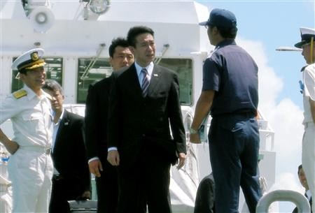 日本国交相前原"视察"冲撞我渔船的日本海上保安厅巡逻船"水城"号(16