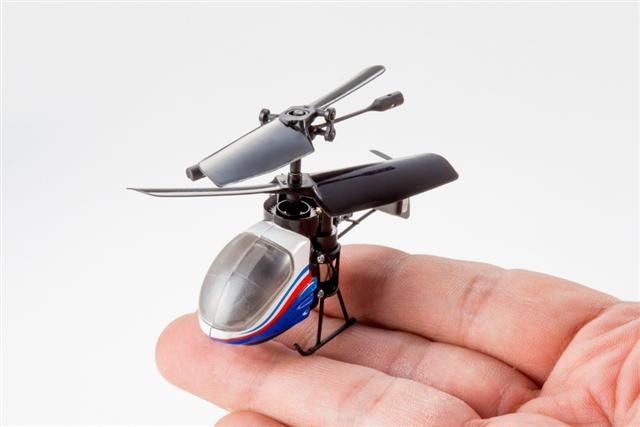 日本发明世界最小红外遥控直升机 仅重11克