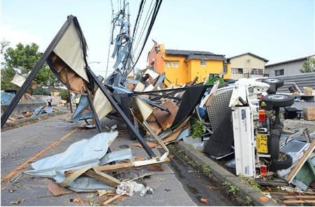 日本遭暴风袭击(图片来自产经新闻)