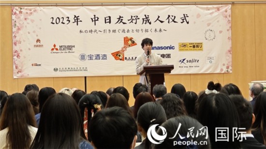日本紀錄片導演竹內亮致辭。人民網記者 趙雯博攝