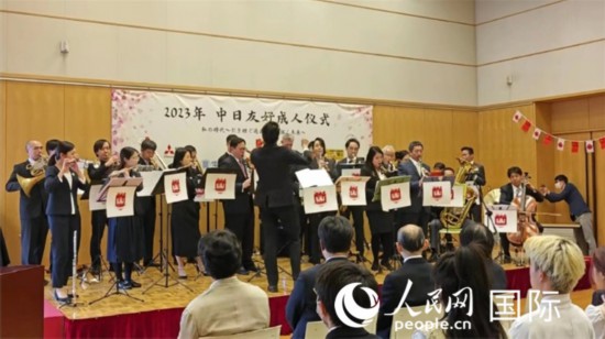 BJBJ樂團表演。人民網記者 趙雯博攝